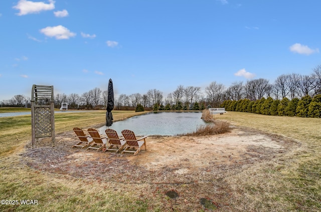 view of yard featuring a water view