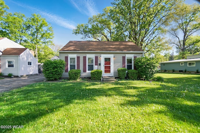 1826 W High St, Lima, OH 45805 - view of front facade featuring a front lawn and entry steps