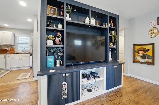 1826 W High St, Lima, OH 45805 - living area featuring light wood-type flooring, baseboards, and recessed lighting