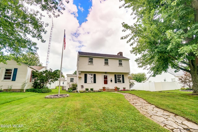 colonial house featuring a front yard