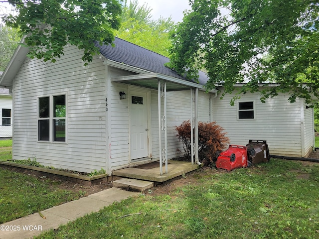 440 Edwards St, Ada, OH 45810 - rear view of property with roof with shingles and a yard