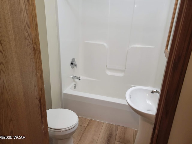 440 Edwards St, Ada, OH 45810 - full bath with wood finished floors and bathing tub / shower combination