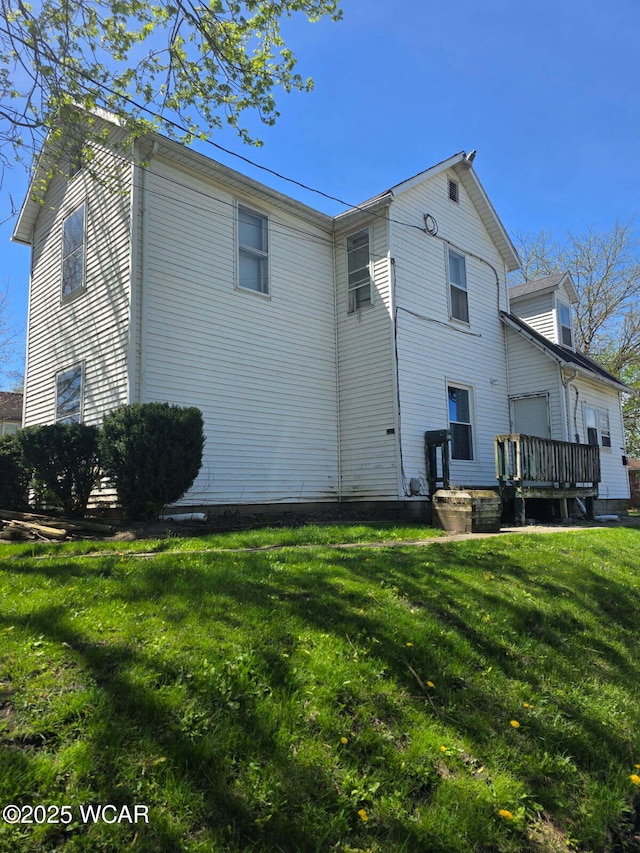 939 N W St, Lima, OH 45801 - back of property featuring a yard