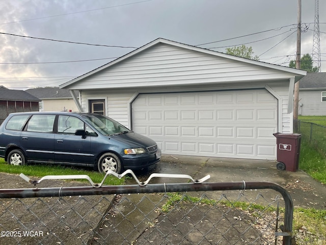 1121 Bahama Dr, Lima, OH 45801 - garage with fence