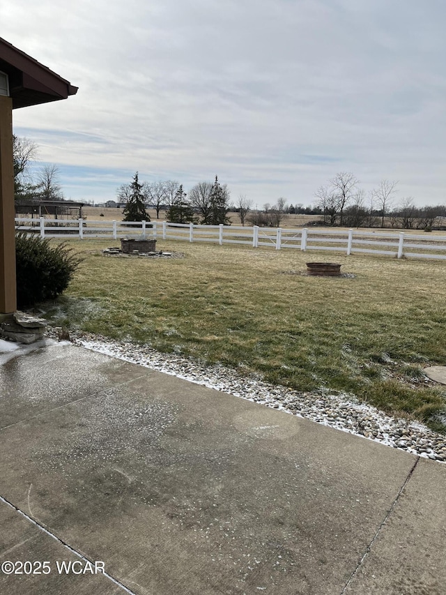 view of yard with a rural view