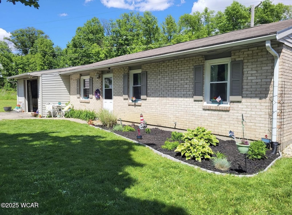 1624 N N Central Ave, Lima, OH 45801 - ranch-style home with a front yard and brick siding