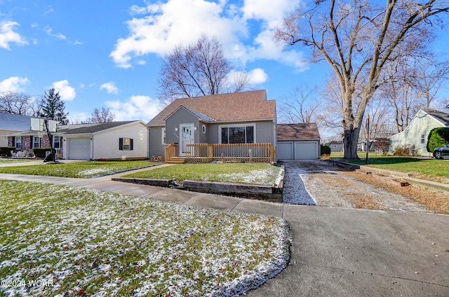 view of front of home featuring a garage and a front yard