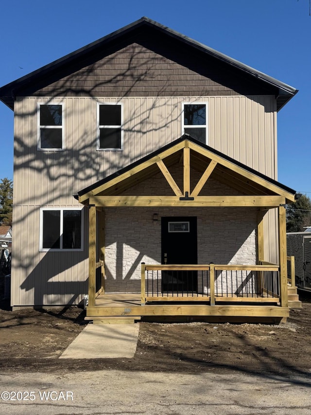 view of front of home featuring a porch