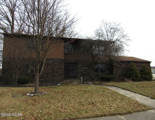 view of front property featuring a front yard