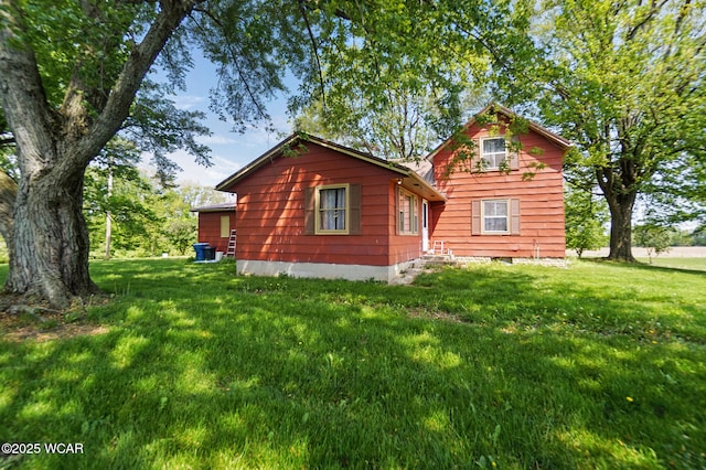 411 W Pattison Ave, Kenton, OH 43326 - back of property with a lawn