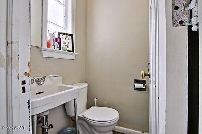 402 S Woodlawn Ave, Lima, OH 45805 - bathroom featuring toilet