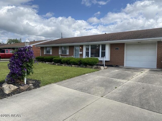 613 Meadowbrook Dr, Lima, OH 45801