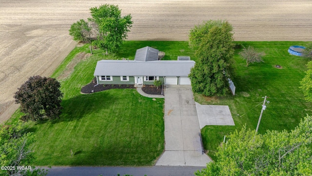 birds eye view of property featuring a rural view