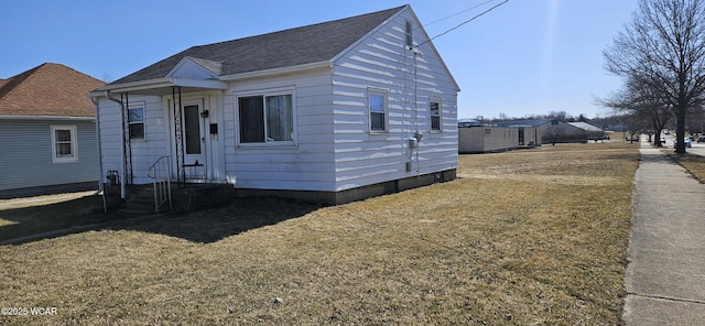 bungalow-style house with a front lawn and a shingled roof