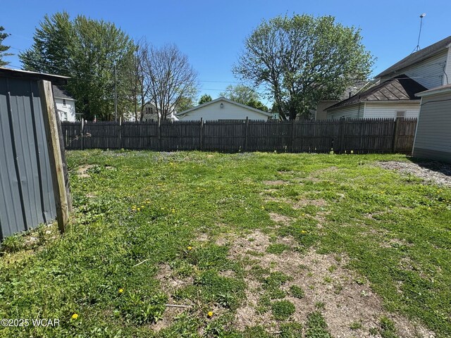 512 W N St, Kenton, OH 43326 - view of yard