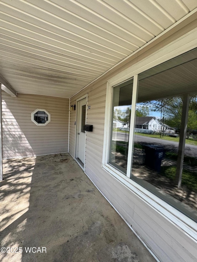512 W N St, Kenton, OH 43326 - view of patio