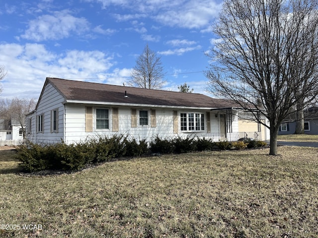 single story home featuring a front yard