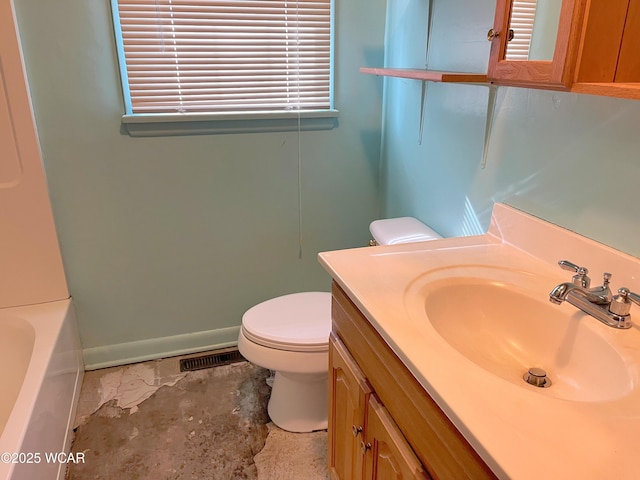 bathroom featuring visible vents, toilet, vanity, a tub, and baseboards