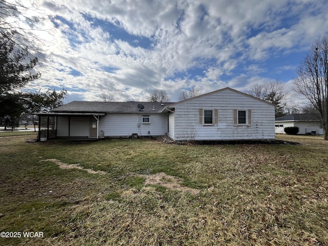 back of house featuring a yard