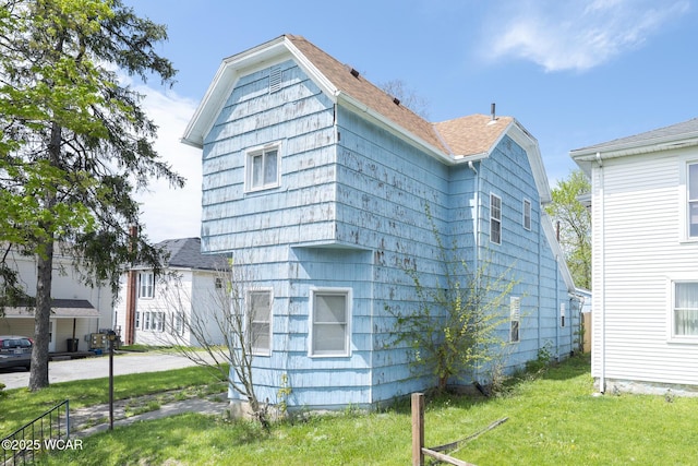 209 E Auburn Ave, Bellefontaine, OH 43311 - view of property exterior with a yard