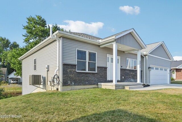 6856 Creekview Ct, Huntsville, OH 43324 - view of front of house with a front yard, a garage, and driveway