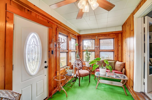 sunroom with ceiling fan