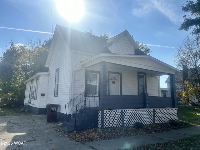 318 E E Vine St, Lima, OH 45804 - view of front of property with covered porch