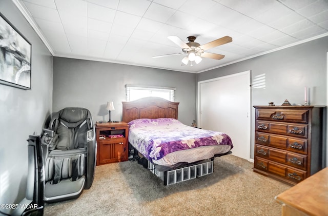 bedroom with light carpet, ornamental molding, and ceiling fan