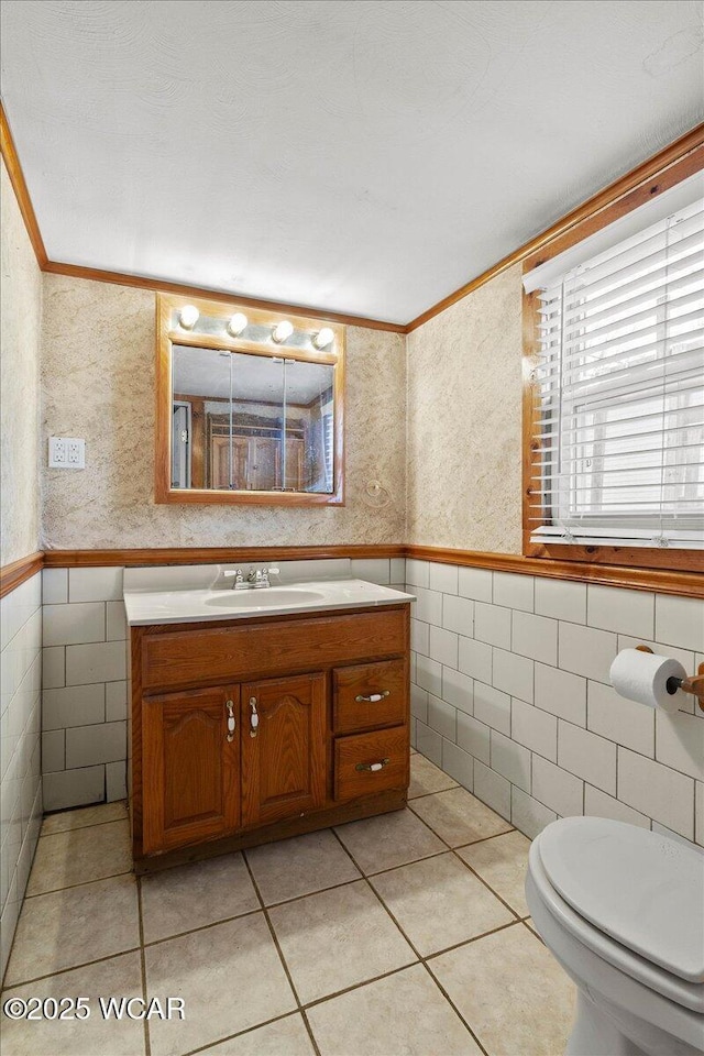 424 N Market St, Kenton, OH 43326 - half bathroom featuring tile walls, a wainscoted wall, ornamental molding, and toilet