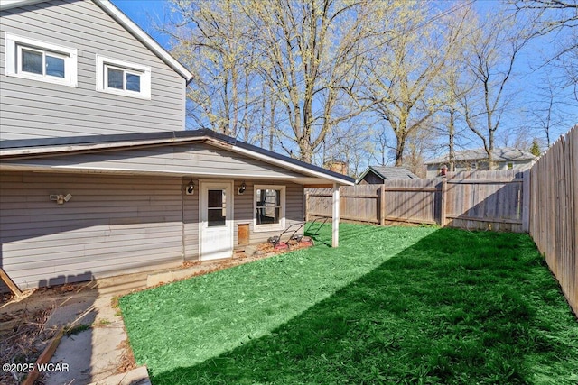 424 N Market St, Kenton, OH 43326 - view of yard with a fenced backyard