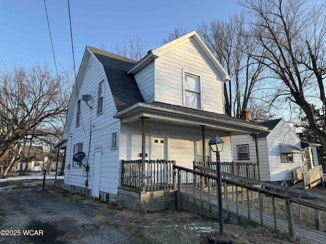 view of front of home featuring a porch