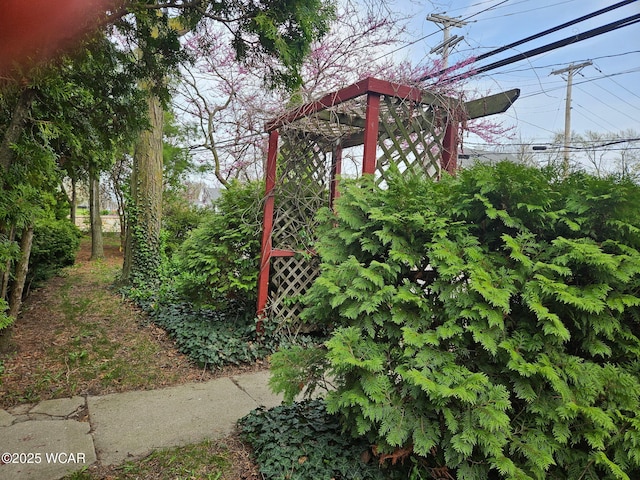 637 E Livingston St, Celina, OH 45822 - photo 2