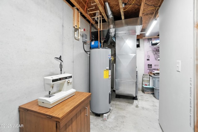 13286 Arrowhead Dr, Findlay, OH 45840 - utility room featuring water heater