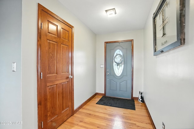 13286 Arrowhead Dr, Findlay, OH 45840 - foyer featuring light wood-type flooring and baseboards