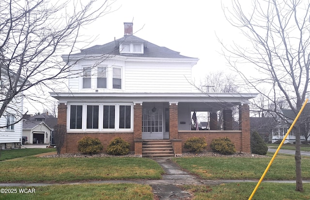 view of front facade featuring a front lawn