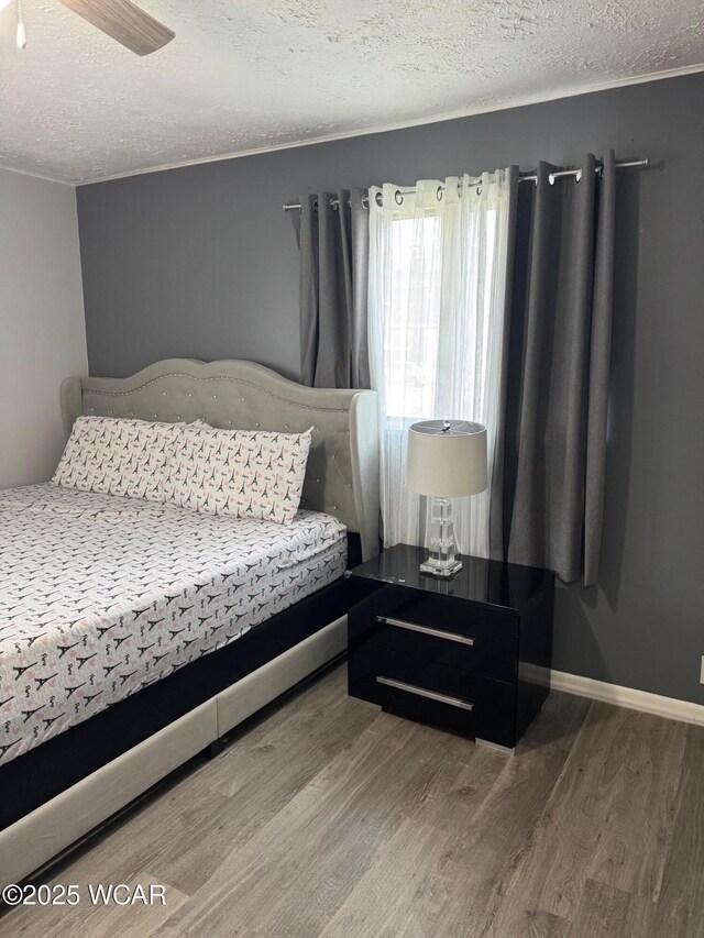 110 Heisel St, Kenton, OH 43326 - bedroom featuring wood finished floors and a textured ceiling