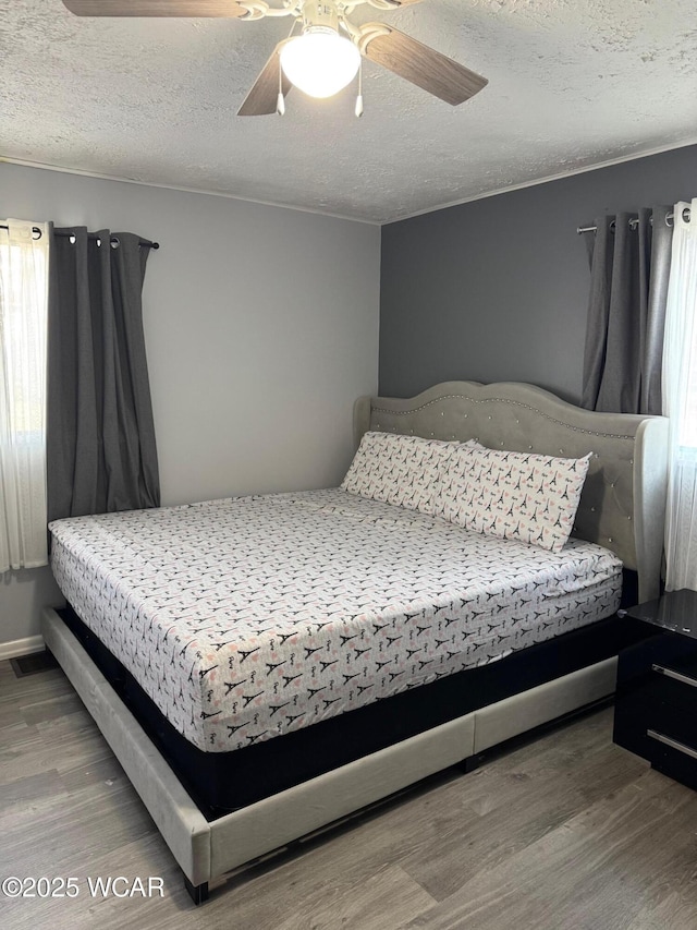 110 Heisel St, Kenton, OH 43326 - bedroom featuring wood finished floors, a textured ceiling, and a ceiling fan