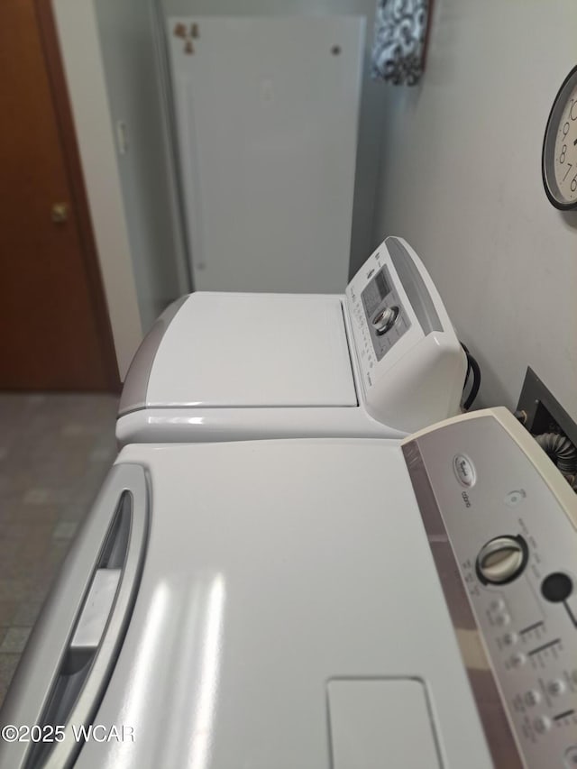 10510 Shenk Rd, Delphos, OH 45833 - laundry room featuring independent washer and dryer