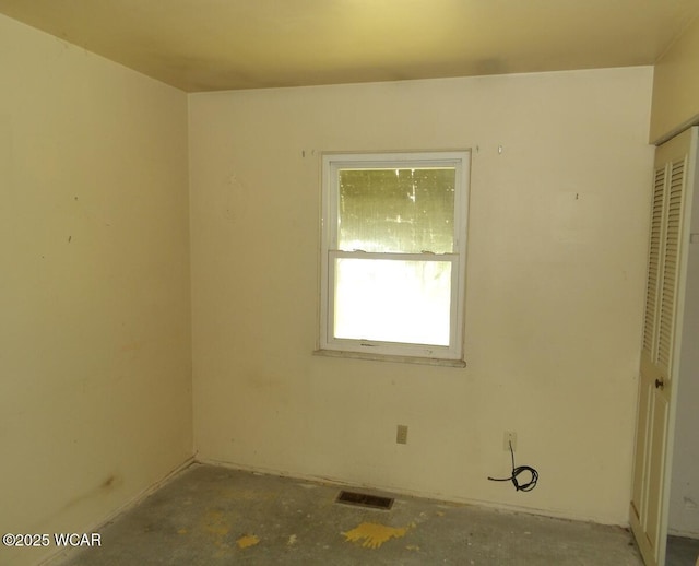 1093 S Sugar St, Lima, OH 45804 - unfurnished bedroom with a closet