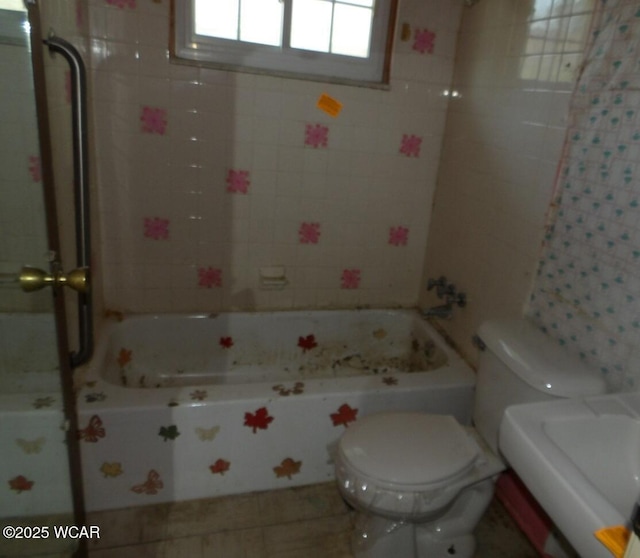 1093 S Sugar St, Lima, OH 45804 - bathroom featuring toilet and tile patterned floors