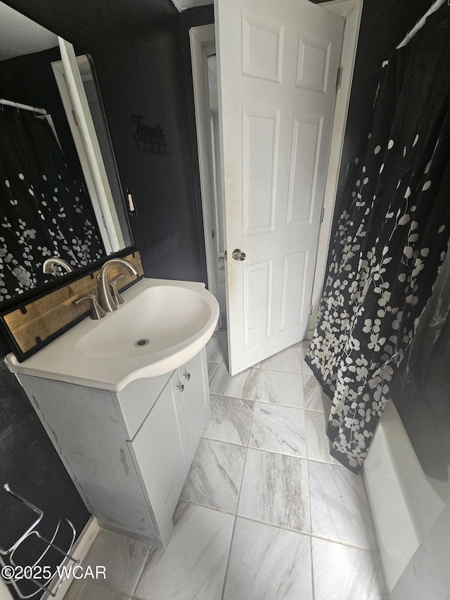 720 S Metcalf St, Lima, OH 45802 - full bathroom with marble look tile flooring, vanity, and curtained shower