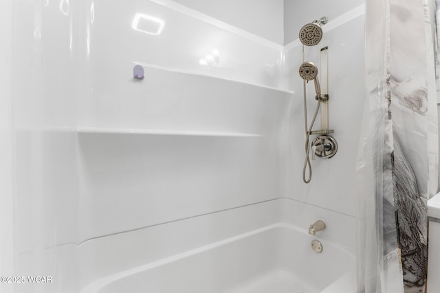 2435 Bible Rd, Lima, OH 45801 - full bath with shower / bathtub combination