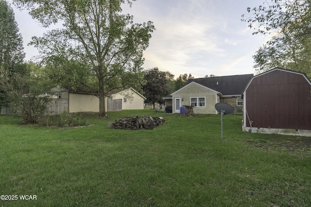 view of yard featuring a storage unit and an outdoor structure