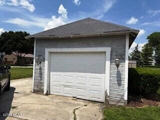 400 N Vance St, Carey, OH 43316 - garage featuring concrete driveway