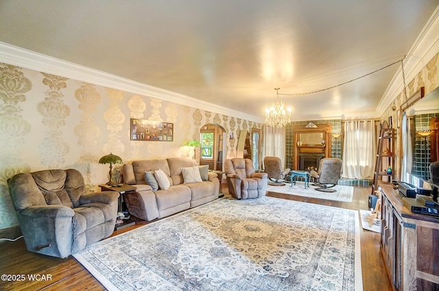 living room featuring dark wood-type flooring, crown molding, and a chandelier