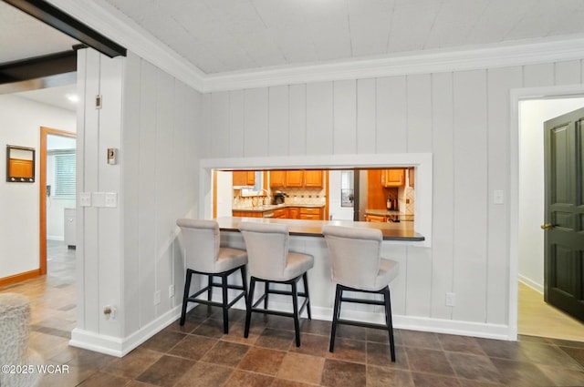 bar featuring baseboards and ornamental molding