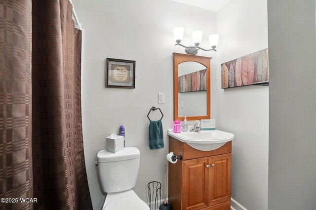 2911 Lakewood Ave, Lima, OH 45805 - full bathroom featuring toilet, vanity, and a shower with curtain