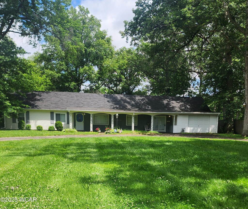 504 N Dale Dr, Lima, OH 45805 - ranch-style home with an attached garage and a front yard