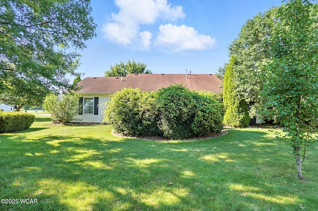807 Centerfield Dr, Paulding, OH 45879 - view of grassy yard
