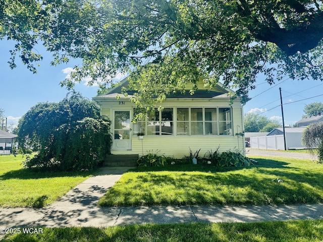 231 N Bredeick St, Delphos, OH 45833 - view of front of house with a front lawn